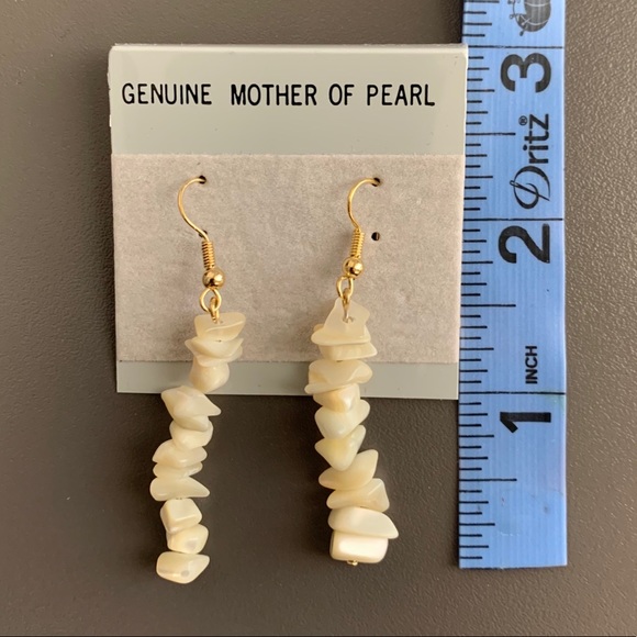 3/$10 🔆 Mother of Pearl Earrings - Picture 5 of 6